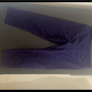 Beyond yoga size M crop leggings.